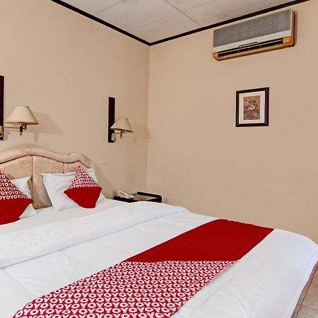 Oyo 92330 Hotel Rindu Sempadan Near Taman Wisata Rindu Sempadan Пеканбару Екстериор снимка