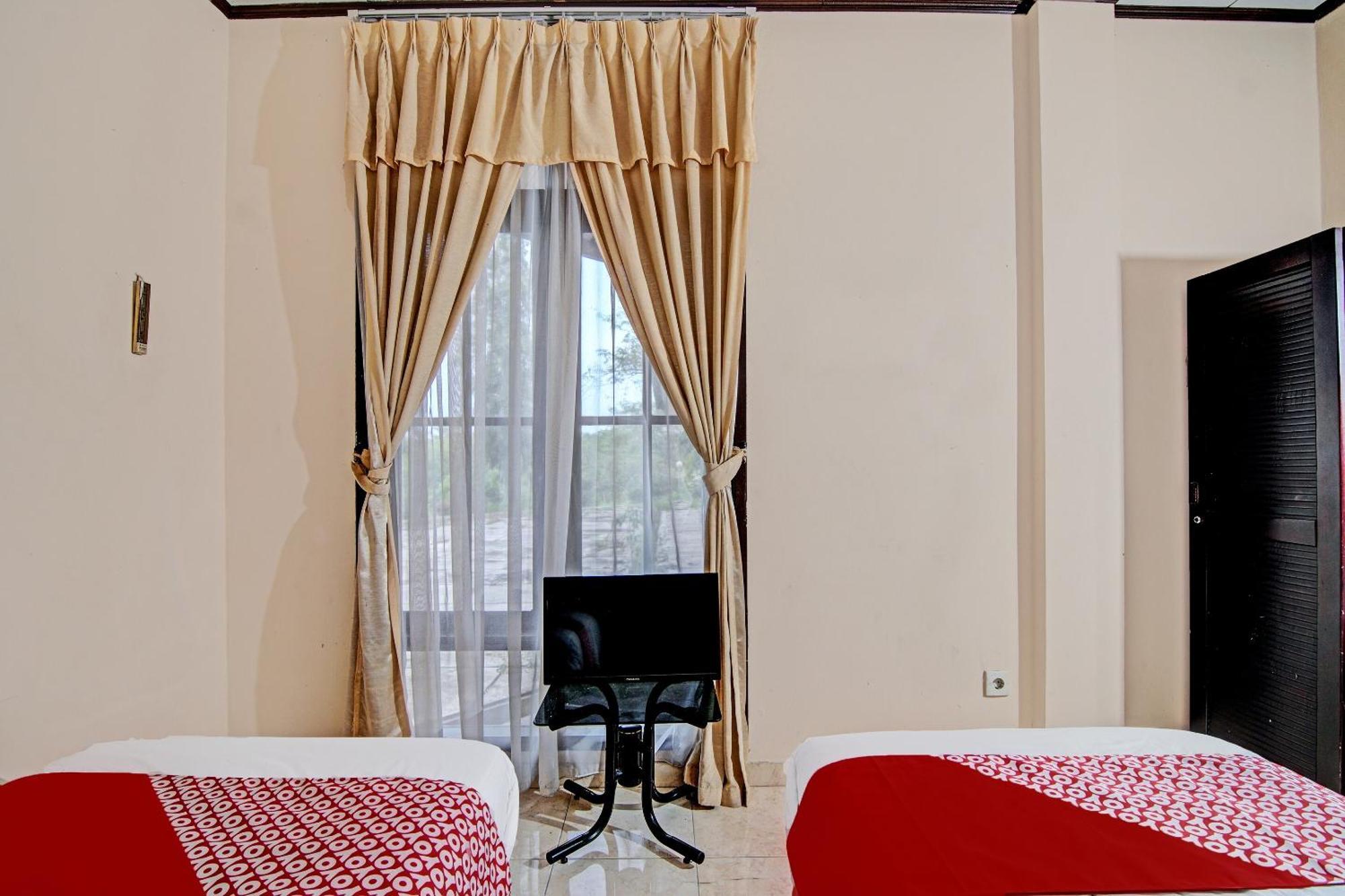 Oyo 92330 Hotel Rindu Sempadan Near Taman Wisata Rindu Sempadan Пеканбару Екстериор снимка