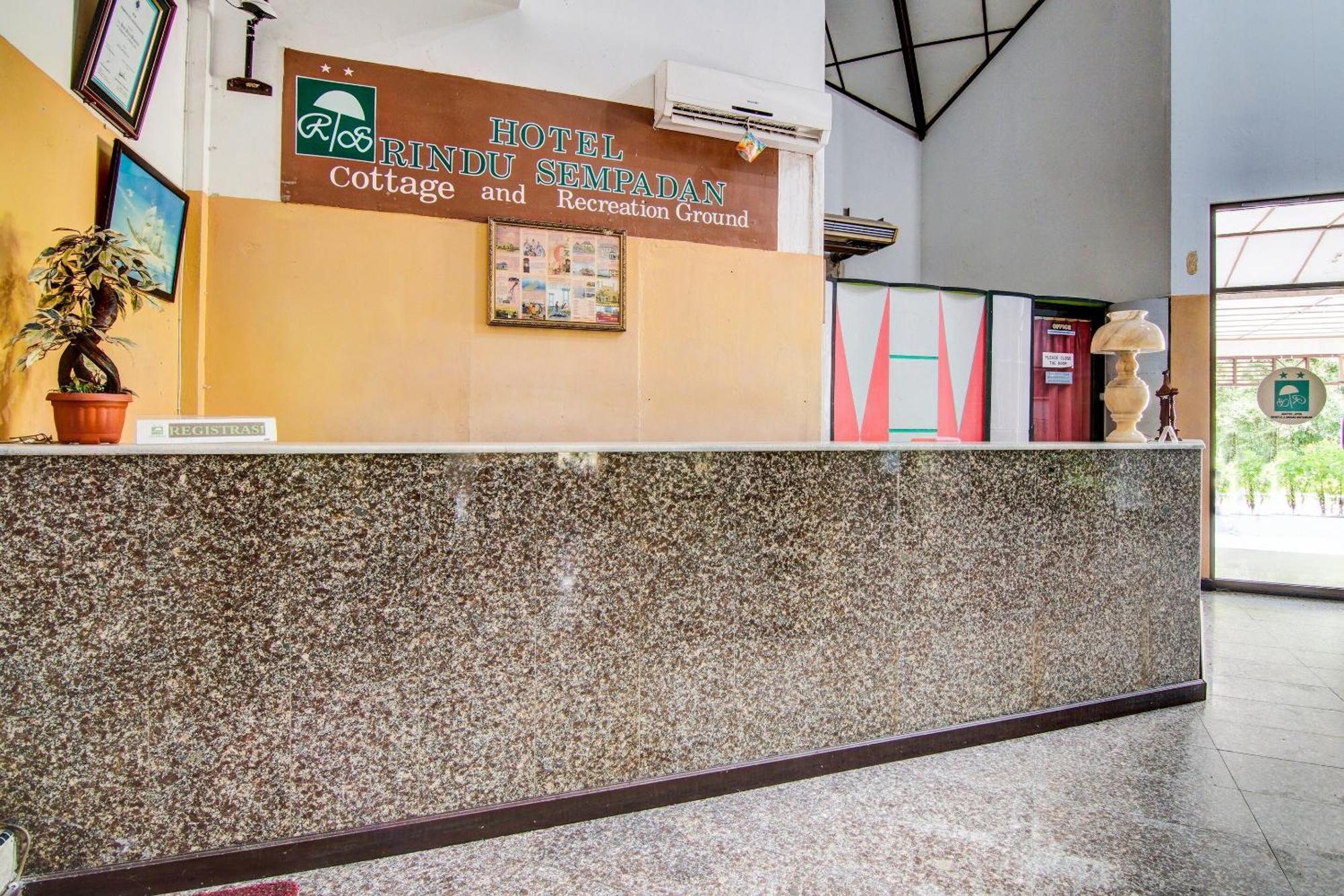 Oyo 92330 Hotel Rindu Sempadan Near Taman Wisata Rindu Sempadan Пеканбару Екстериор снимка