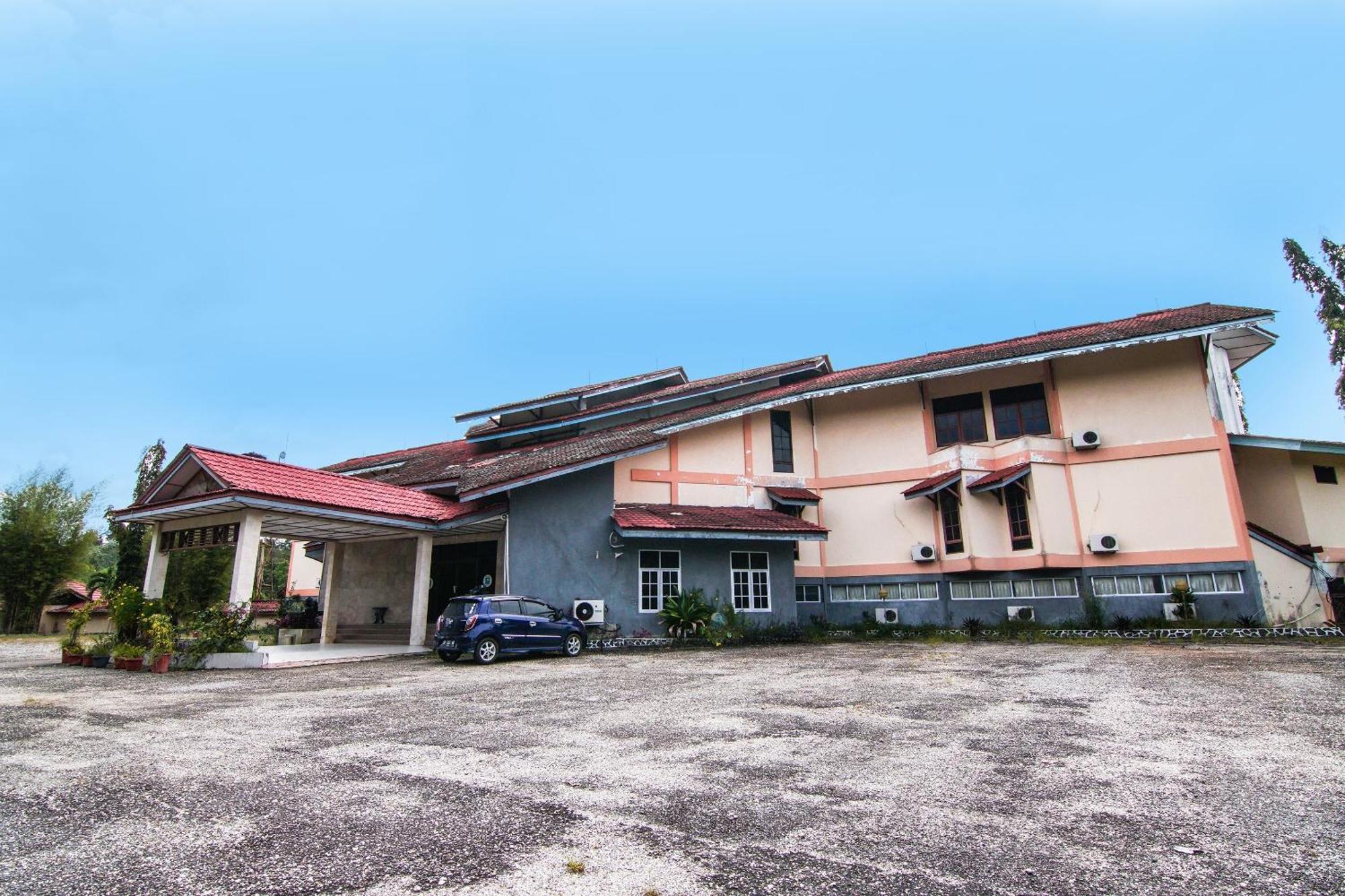 Oyo 92330 Hotel Rindu Sempadan Near Taman Wisata Rindu Sempadan Пеканбару Екстериор снимка