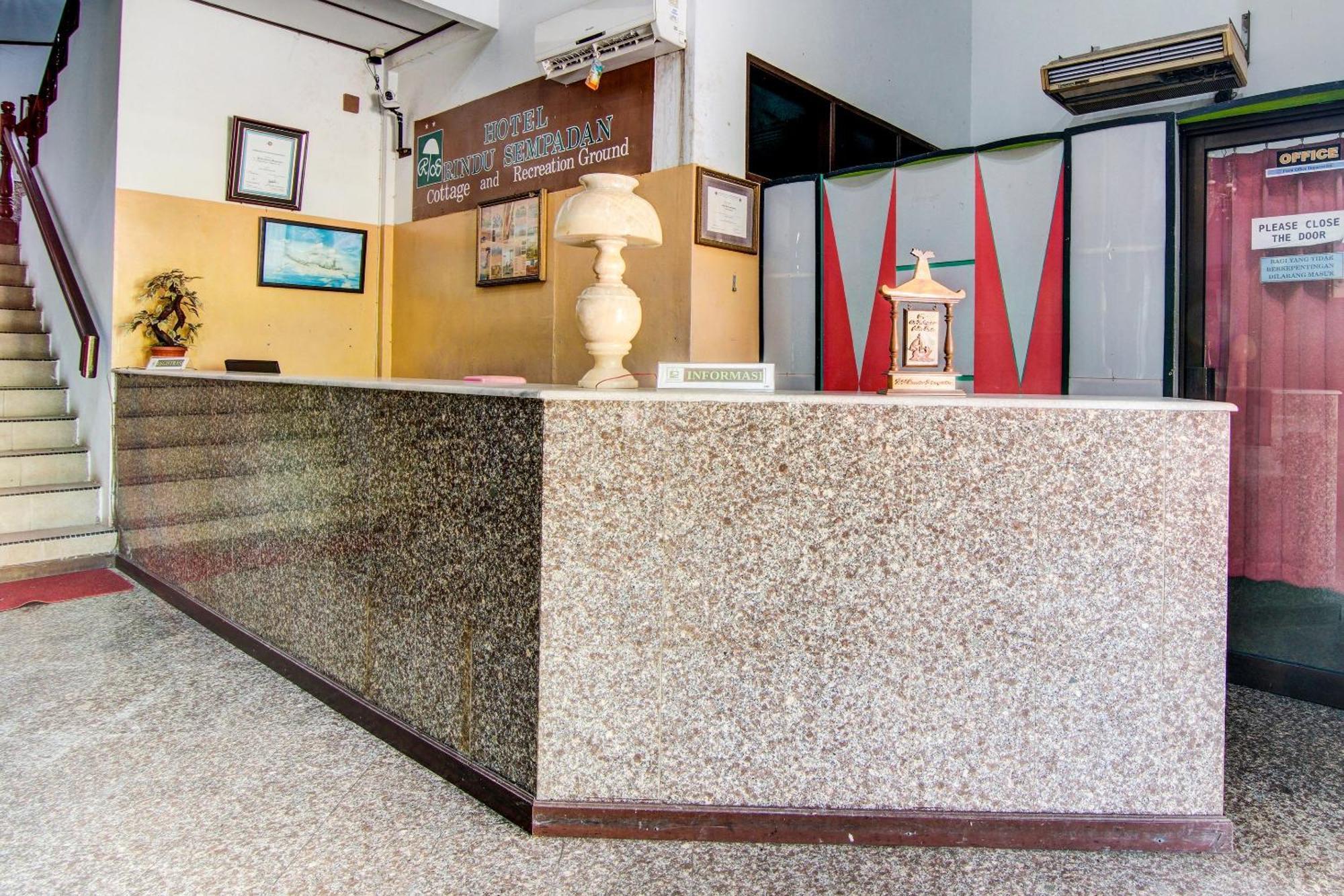 Oyo 92330 Hotel Rindu Sempadan Near Taman Wisata Rindu Sempadan Пеканбару Екстериор снимка